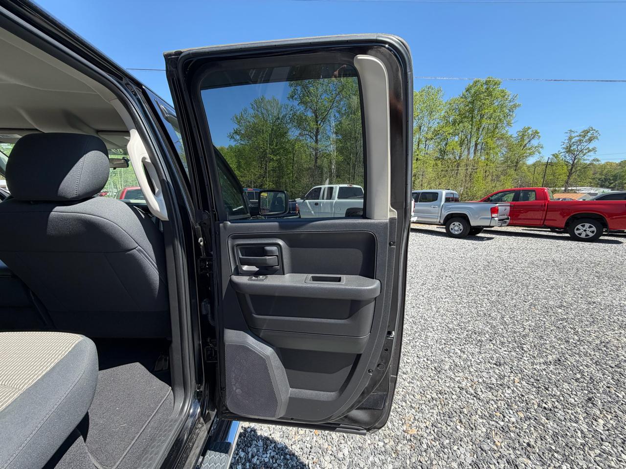 RAM 1500 ST Quad Cab 2WD 2012