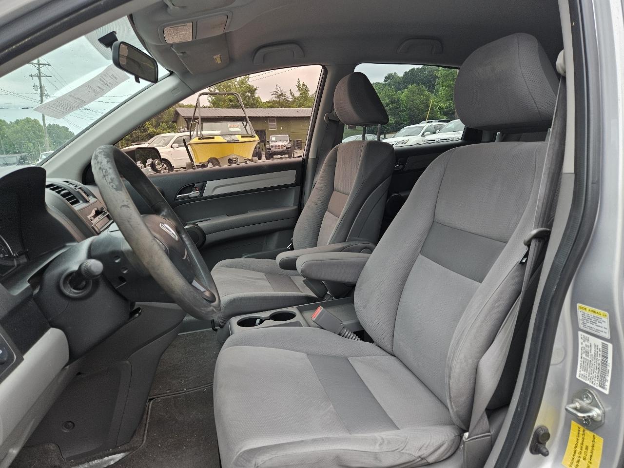 Honda CR-V SE 2WD 5-Speed AT 2011