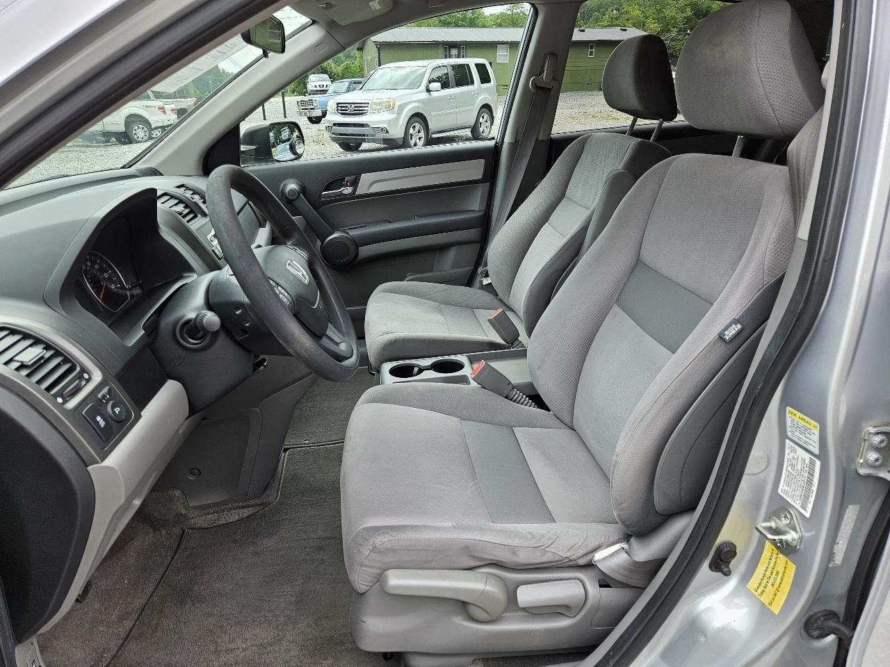 Honda CR-V SE 2WD 5-Speed AT 2011