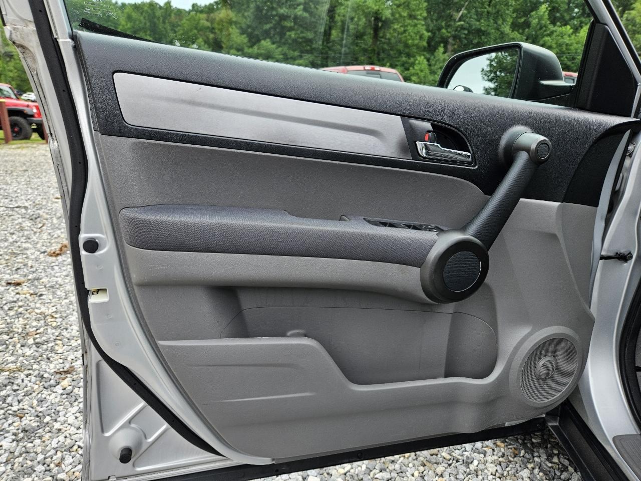 Honda CR-V SE 2WD 5-Speed AT 2011