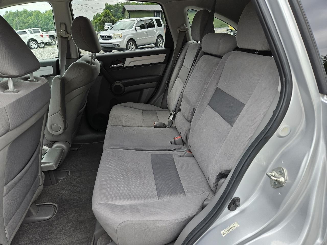 Honda CR-V SE 2WD 5-Speed AT 2011