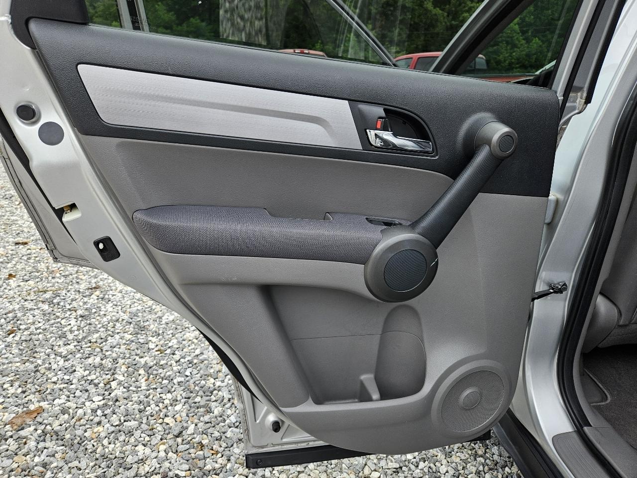 Honda CR-V SE 2WD 5-Speed AT 2011