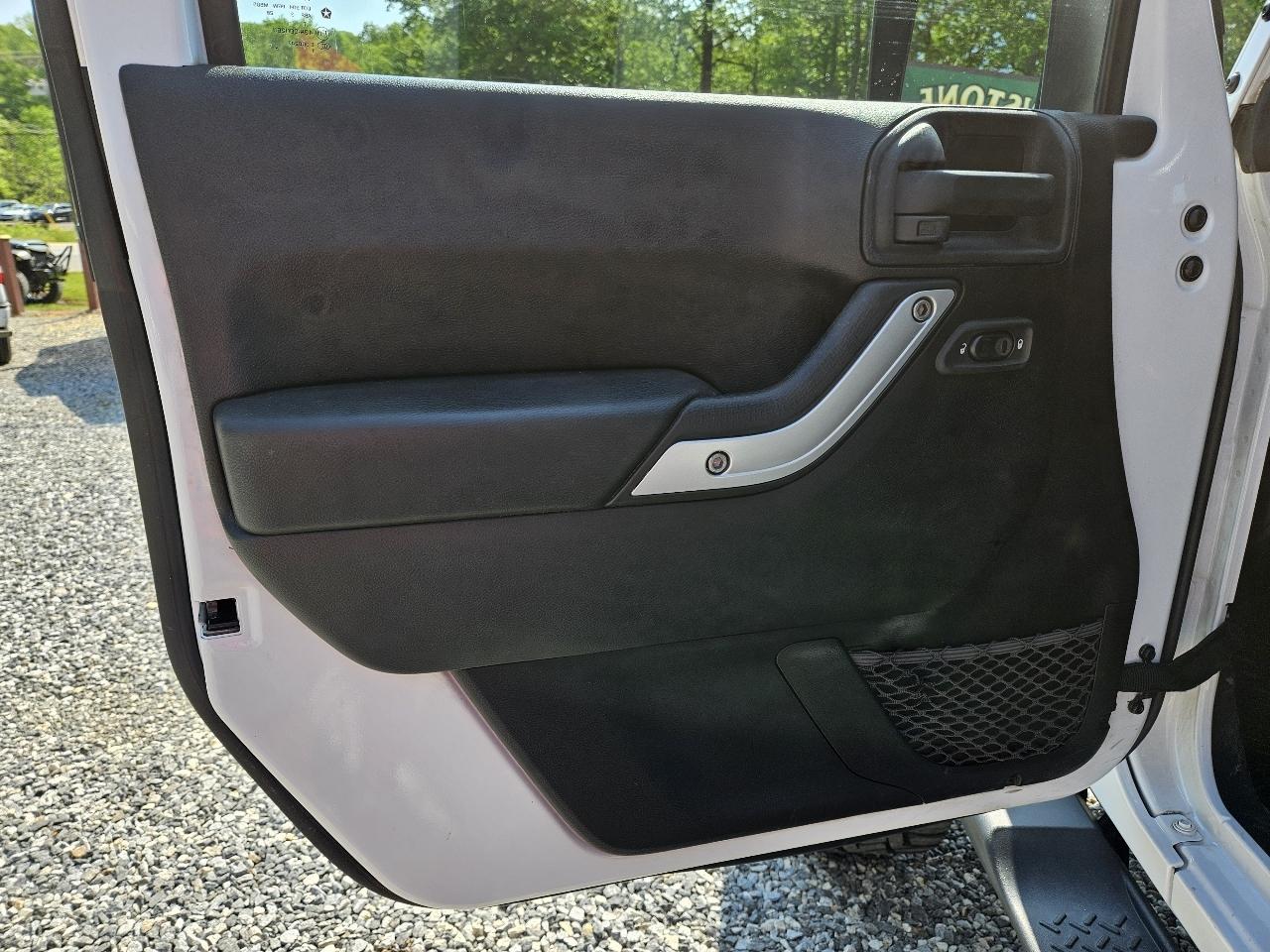 Jeep Wrangler Unlimited Sahara 4WD 2014