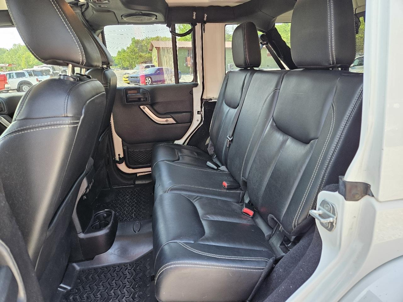 Jeep Wrangler Unlimited Sahara 4WD 2014