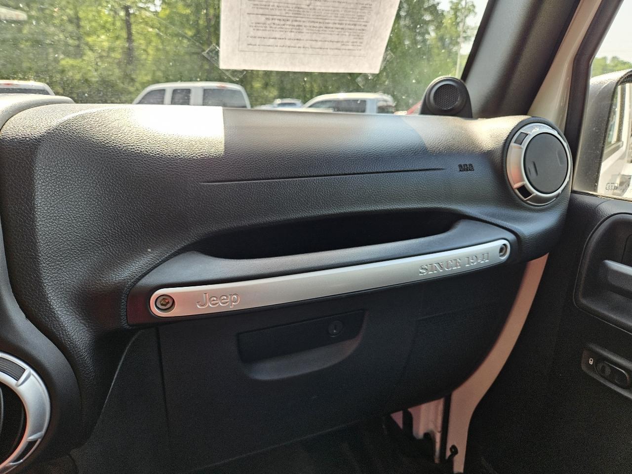 Jeep Wrangler Unlimited Sahara 4WD 2014