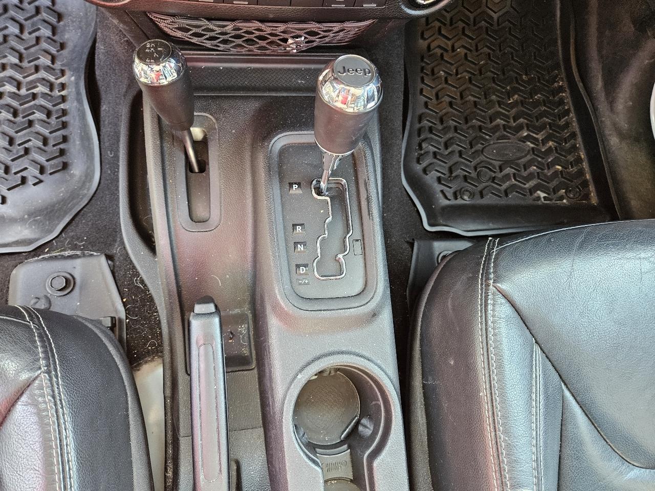 Jeep Wrangler Unlimited Sahara 4WD 2014