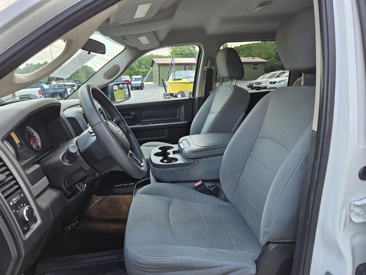 RAM 1500 Tradesman Crew Cab SWB 2WD 2013