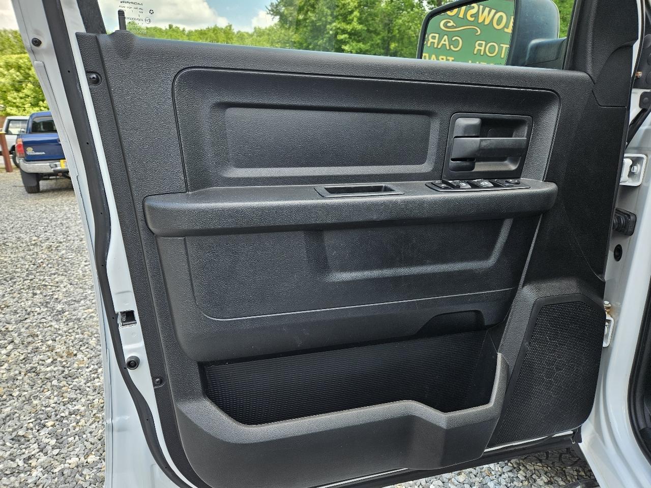 RAM 1500 Tradesman Crew Cab SWB 2WD 2013