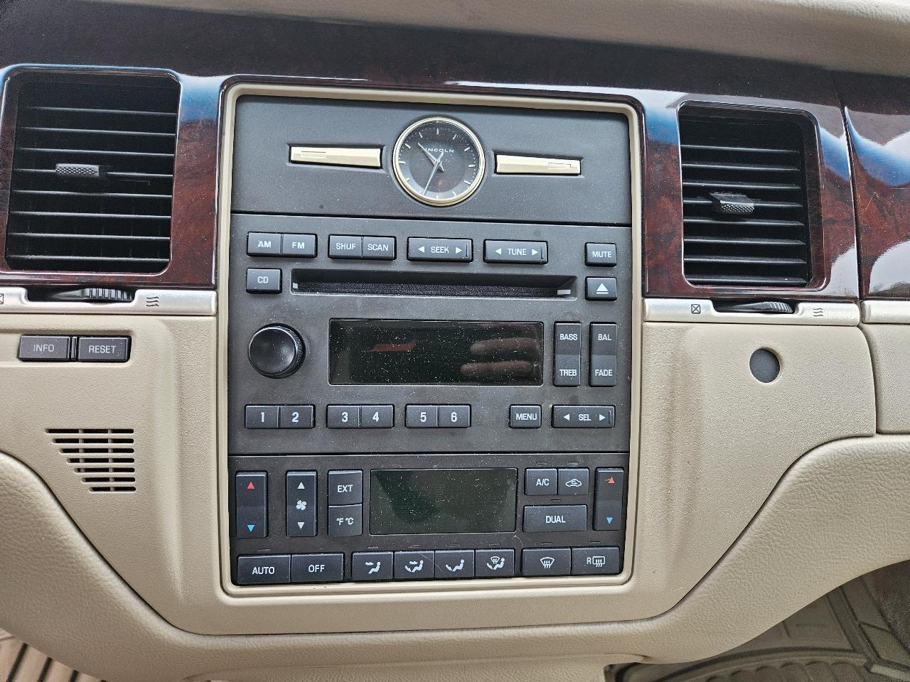 Lincoln Town Car Signature 2007