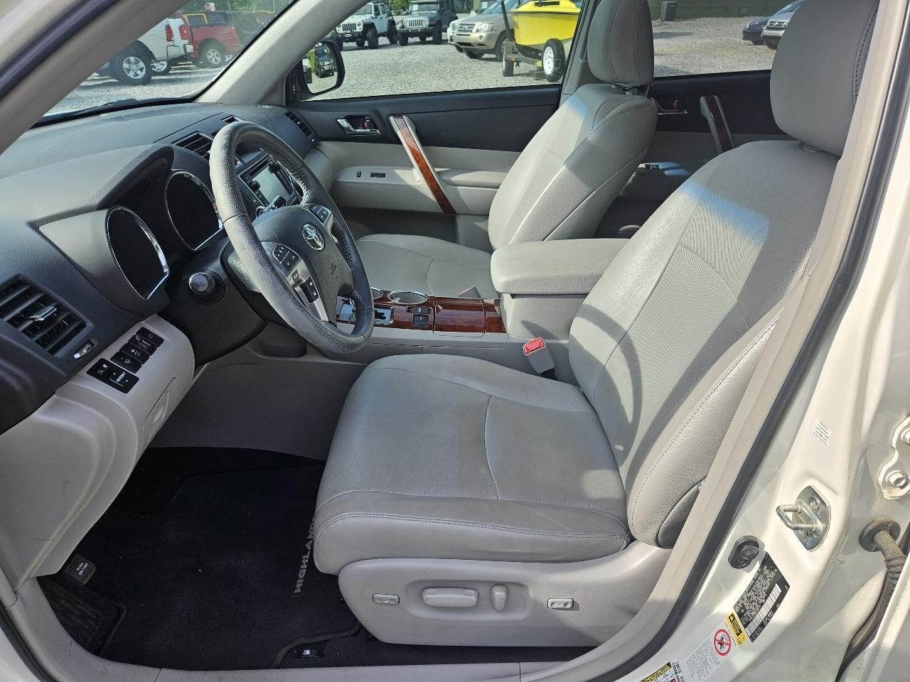 Toyota Highlander Limited 2WD 2013