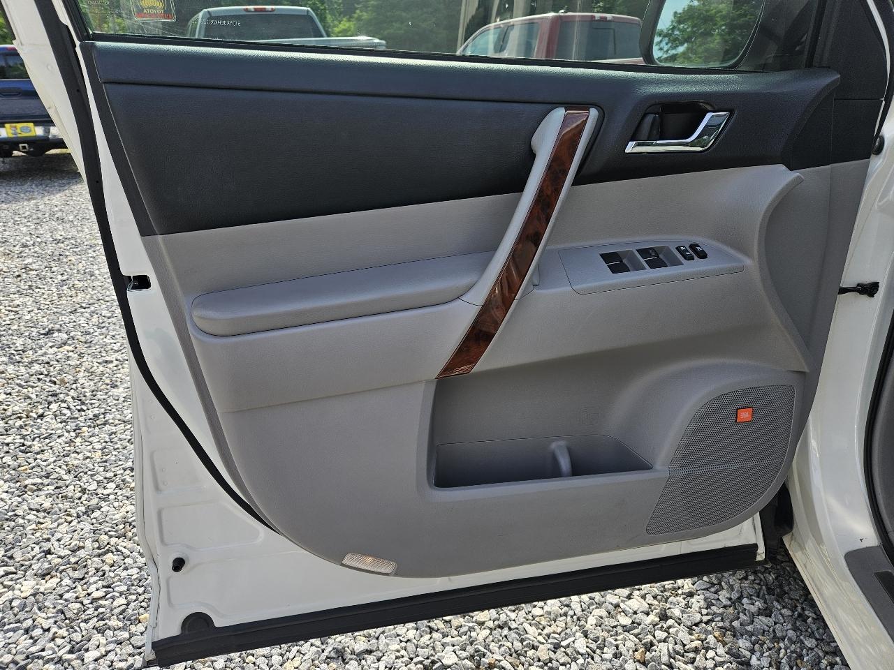 Toyota Highlander Limited 2WD 2013