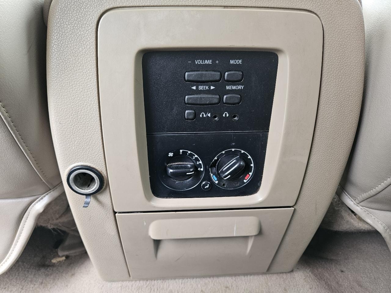 Ford Expedition XLT 2WD 2005