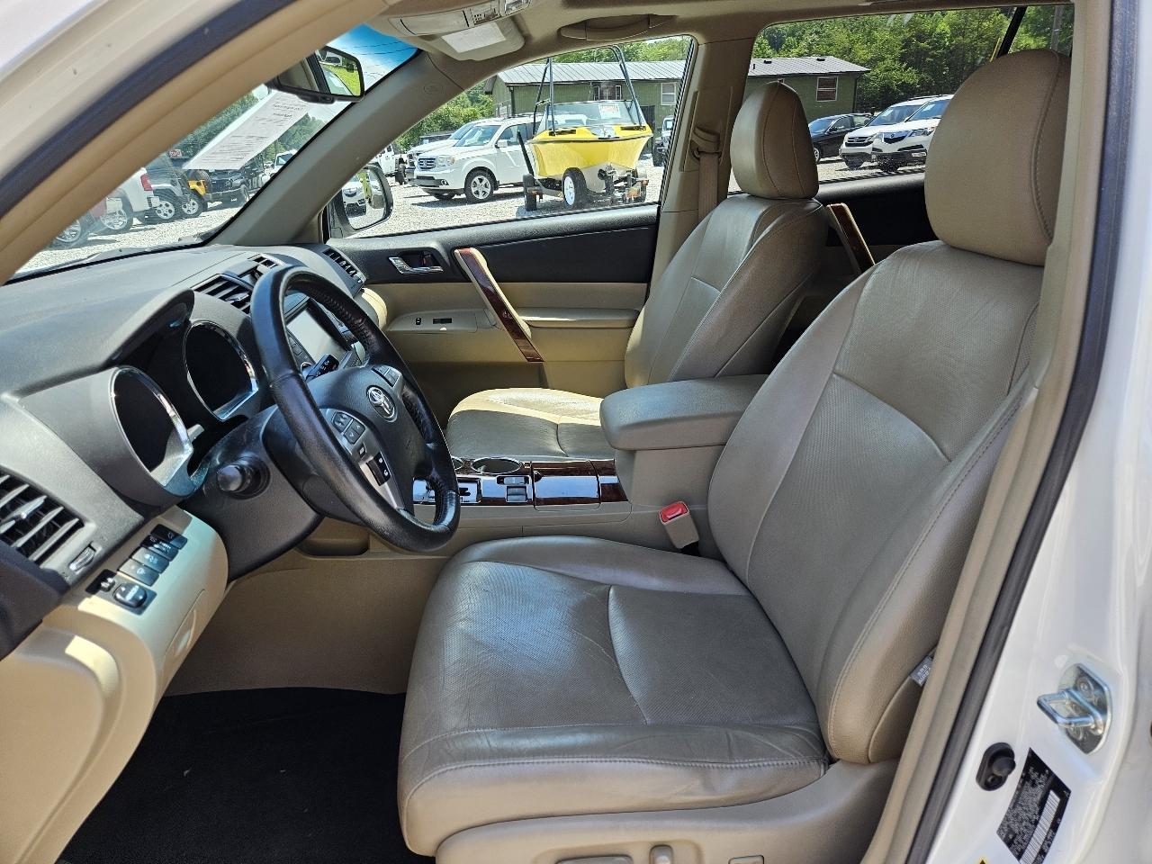 Toyota Highlander Limited 2WD 2012