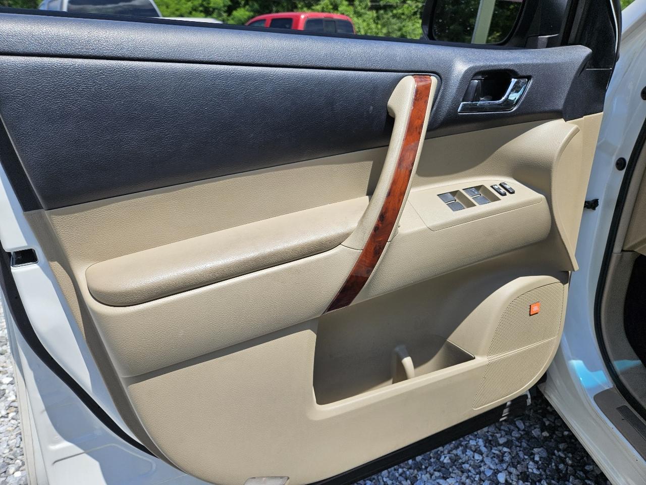 Toyota Highlander Limited 2WD 2012