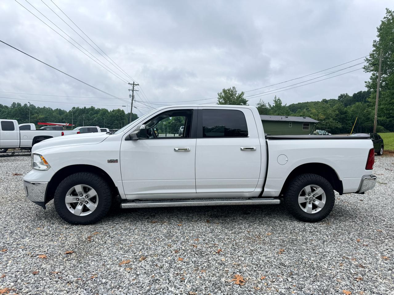 RAM 1500 SLT Crew Cab SWB 4WD 2017