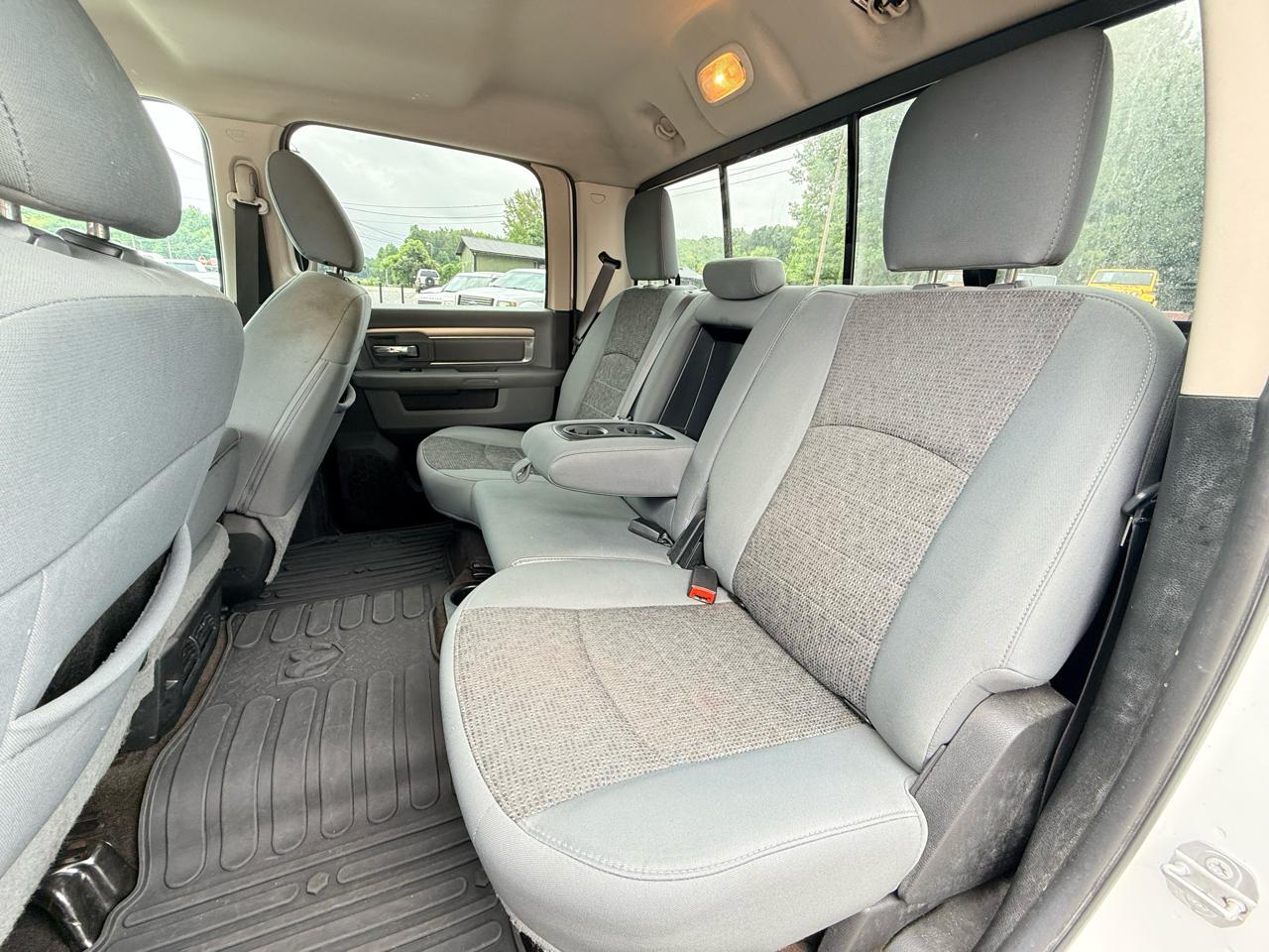 RAM 1500 SLT Crew Cab SWB 4WD 2017
