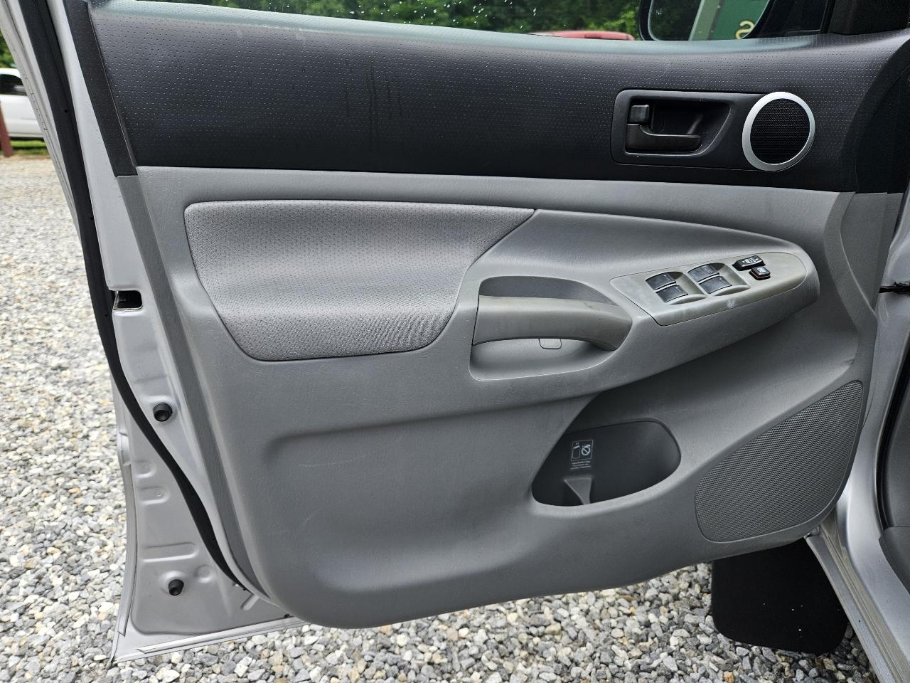 Toyota Tacoma PreRunner Double Cab V6 Auto 2WD 2011
