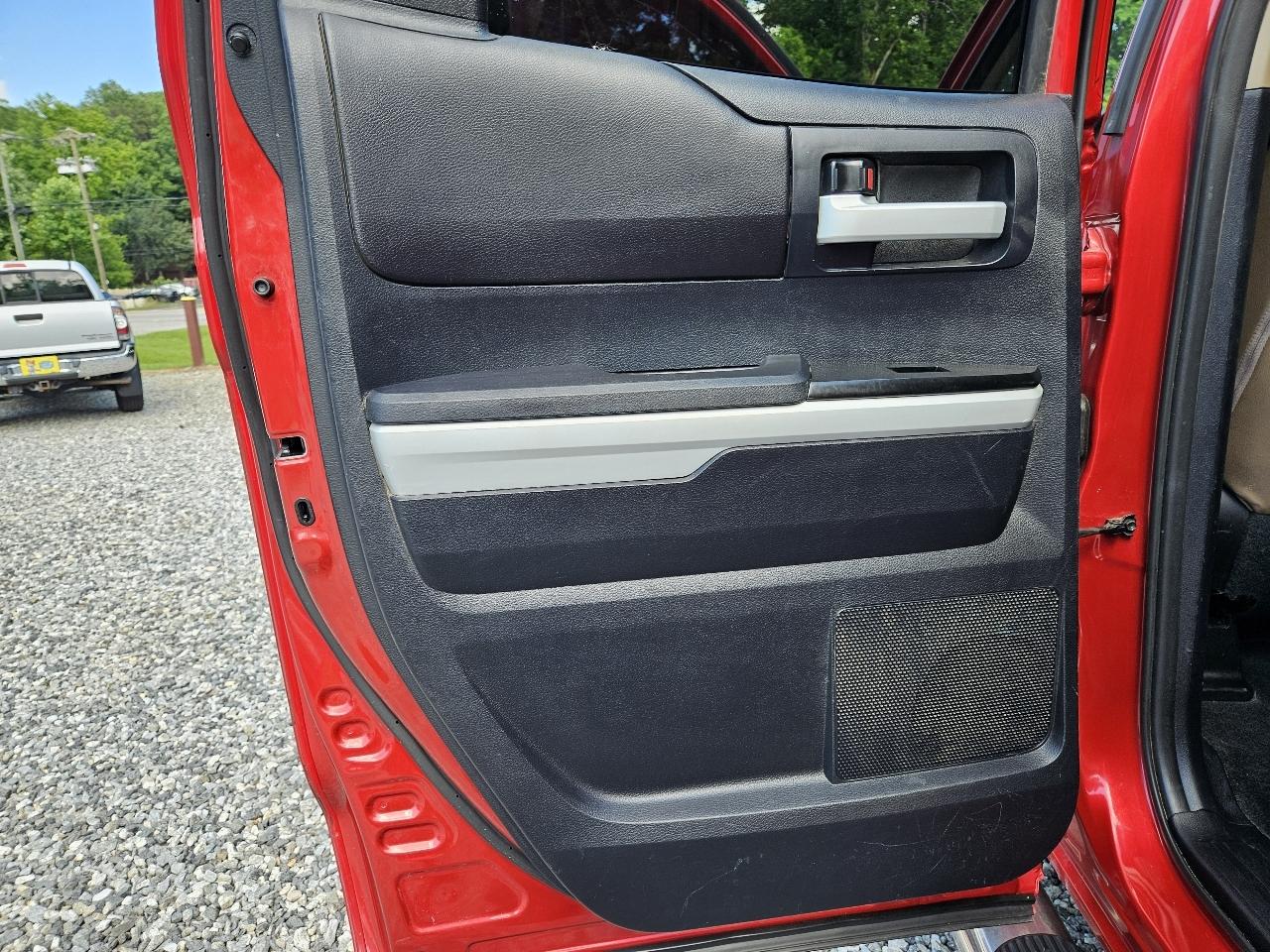 Toyota Tundra SR5 5.7L V8 Double Cab 2WD 2014
