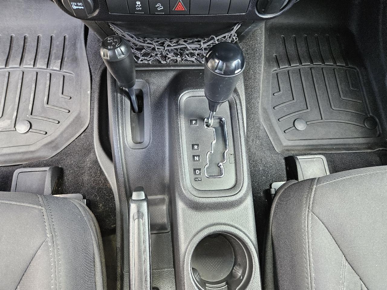Jeep Wrangler Sport 4WD 2015