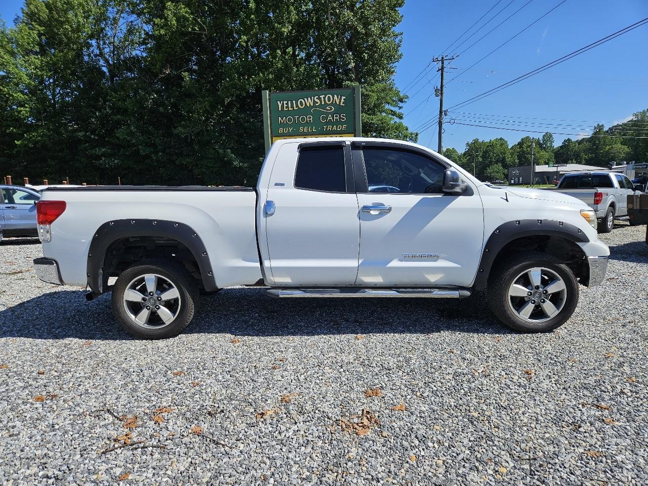Toyota Tundra Tundra-Grade Double Cab 4.6L 2WD 2011