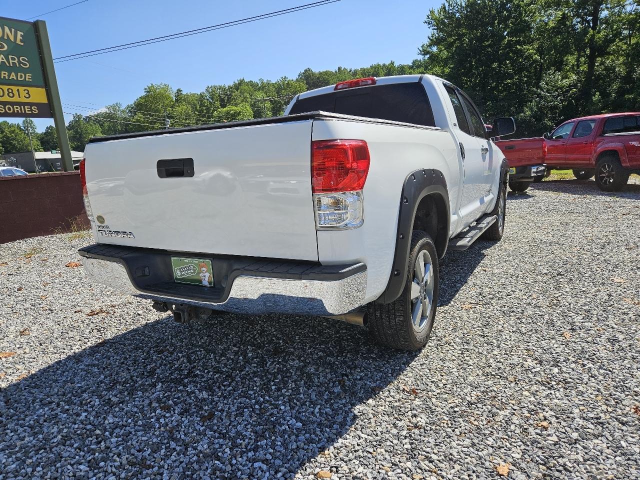 Toyota Tundra Tundra-Grade Double Cab 4.6L 2WD 2011