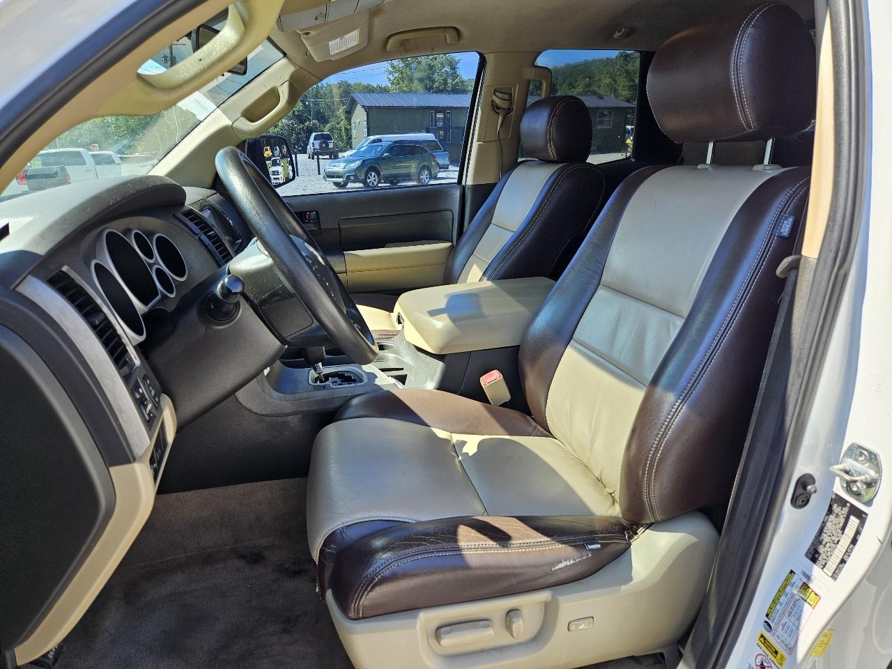 Toyota Tundra Tundra-Grade Double Cab 4.6L 2WD 2011