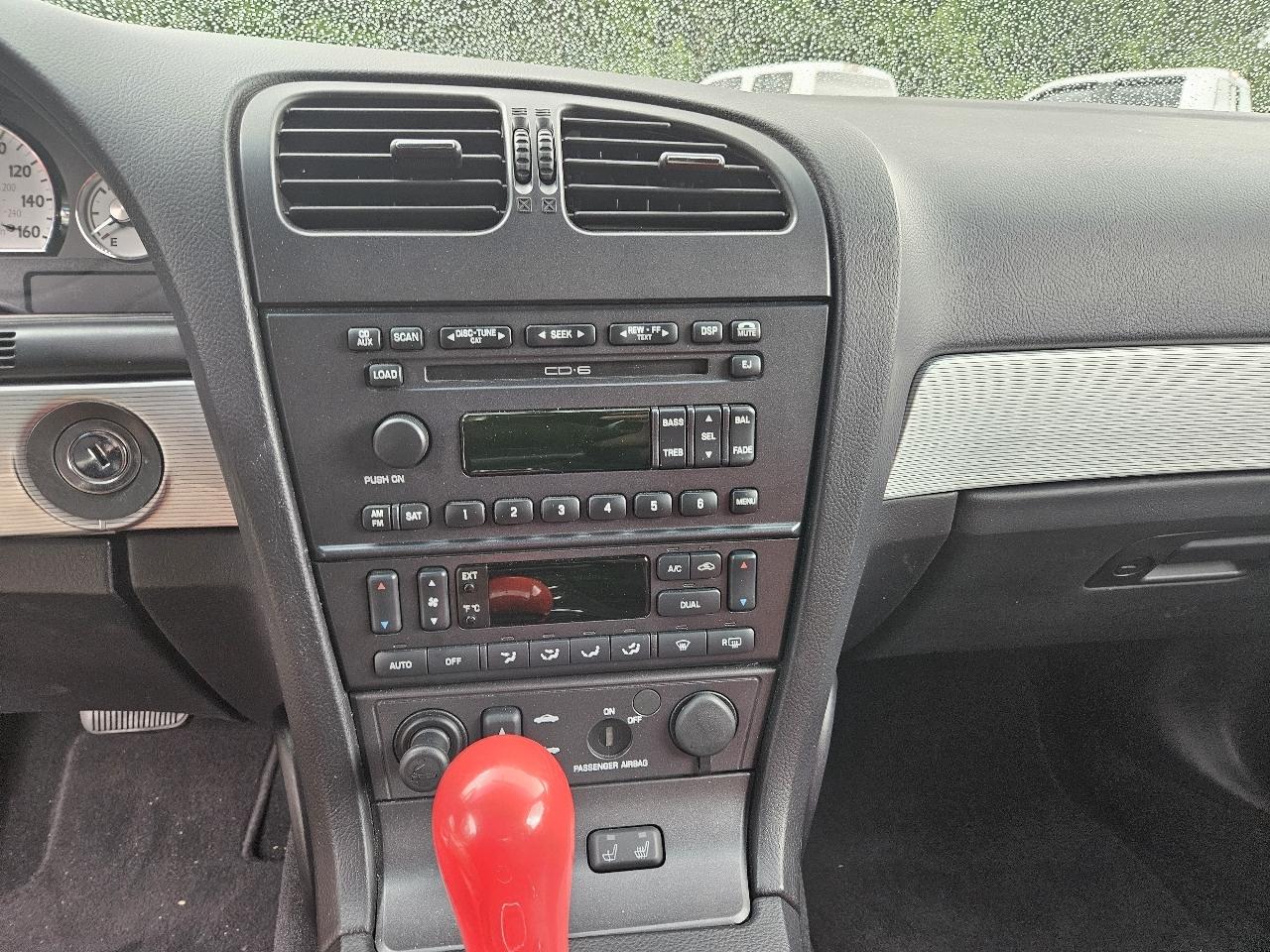 Ford Thunderbird Deluxe 2004