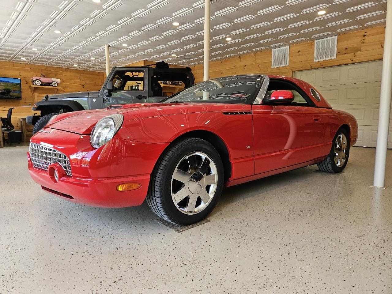 Ford Thunderbird Deluxe 2004