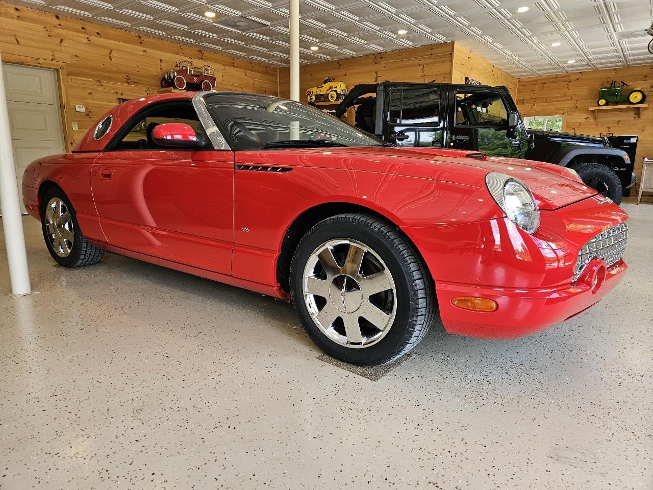 Ford Thunderbird Deluxe 2004