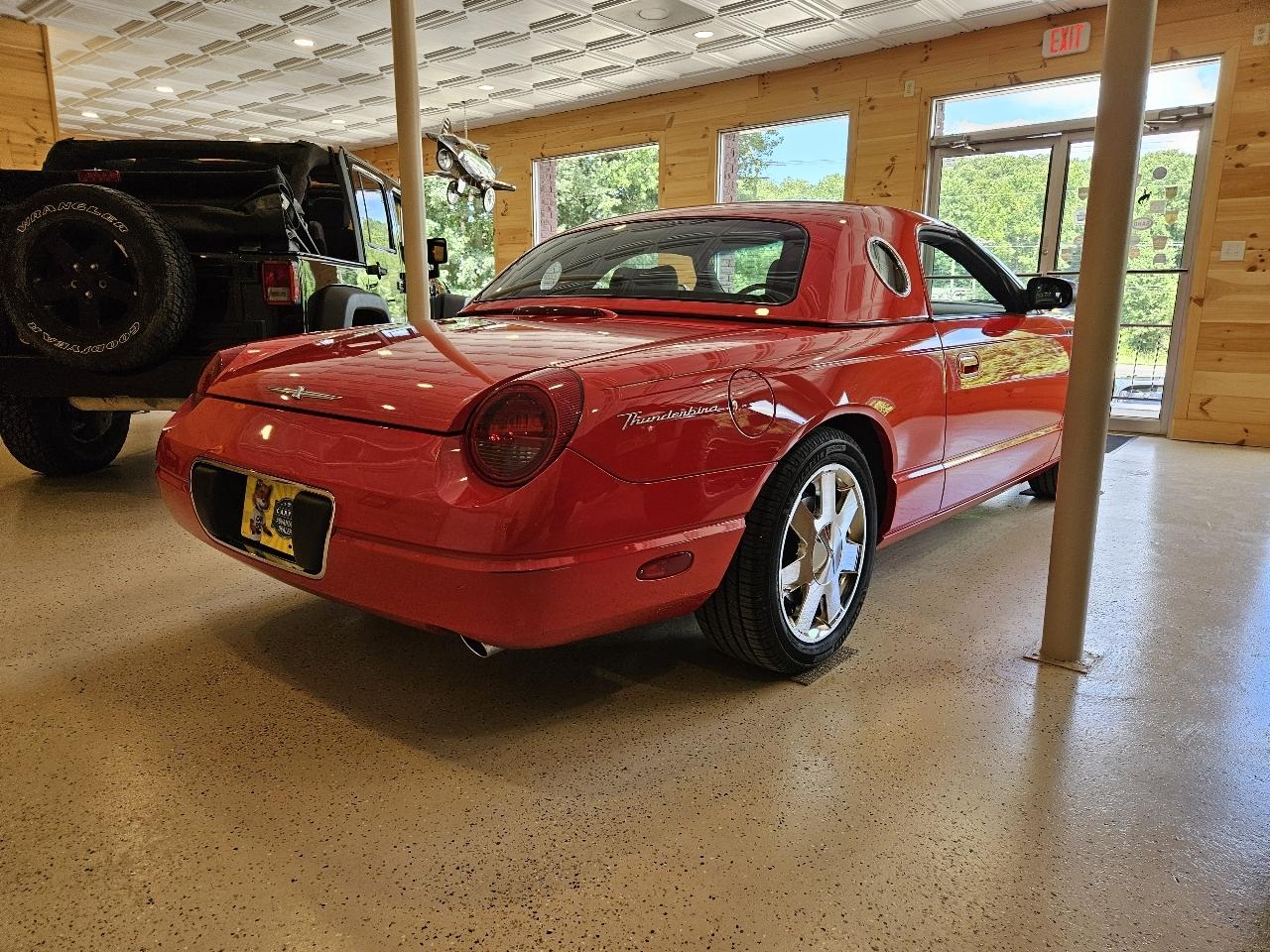 Ford Thunderbird Deluxe 2004