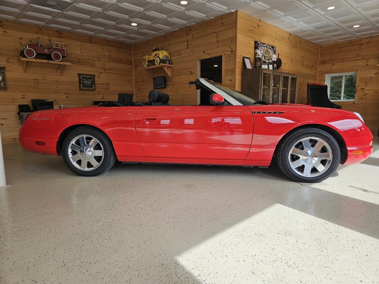 Ford Thunderbird Deluxe 2004