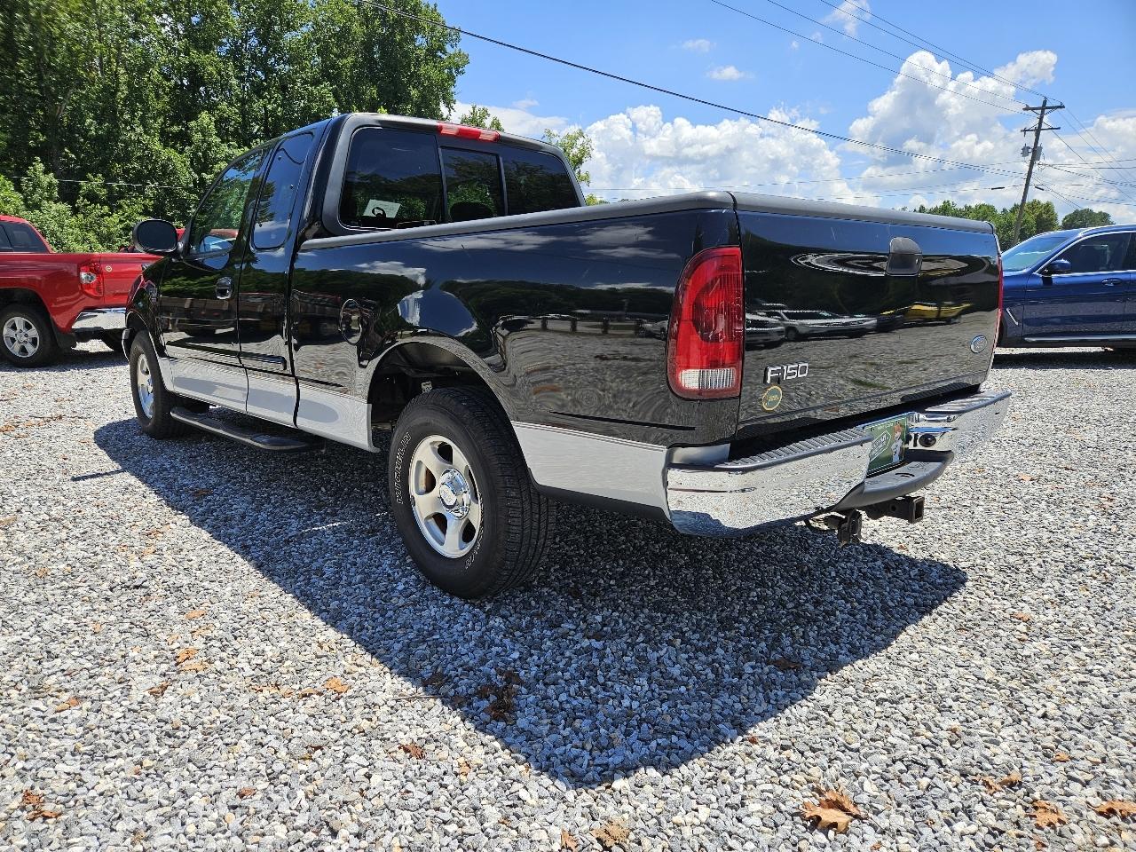 Ford F-150 XL SuperCab Short Bed 2WD 2002