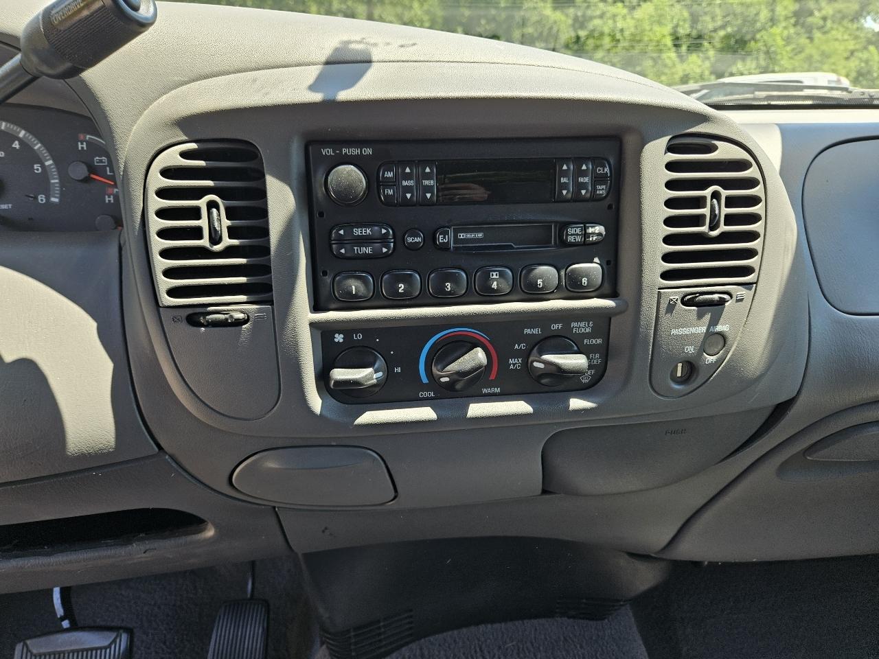Ford F-150 XL SuperCab Short Bed 2WD 2002