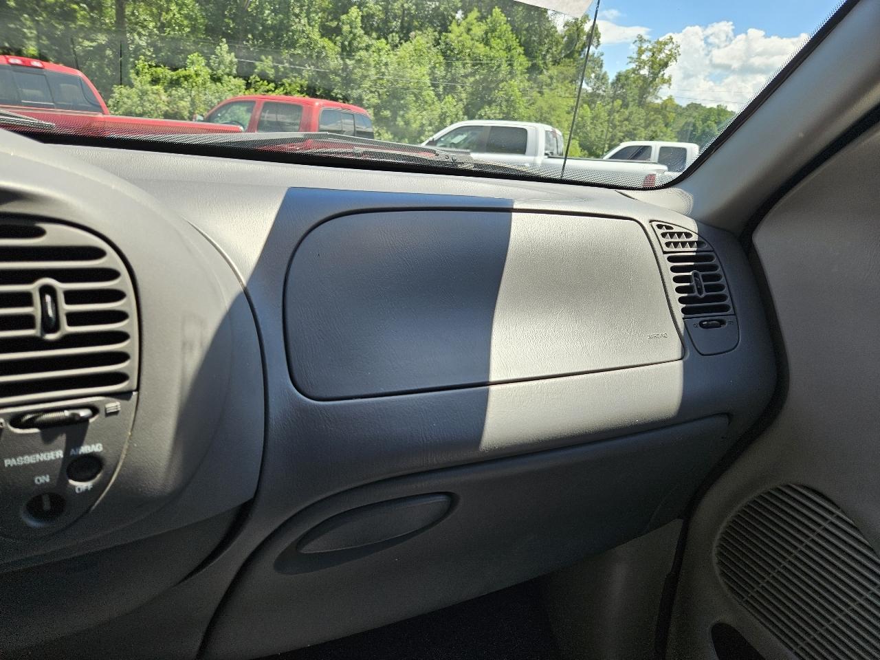 Ford F-150 XL SuperCab Short Bed 2WD 2002
