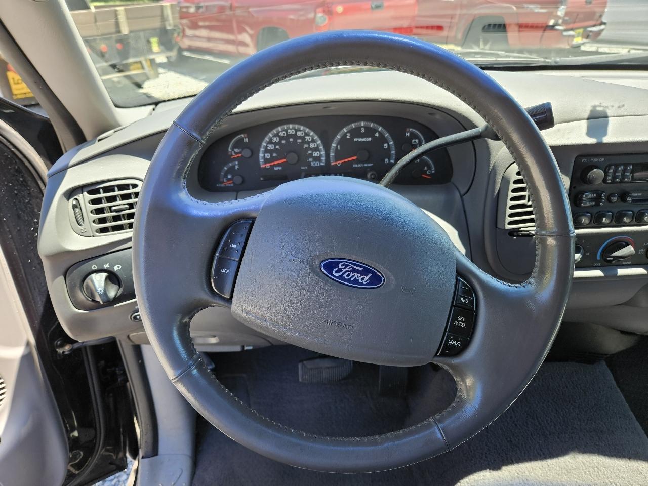 Ford F-150 XL SuperCab Short Bed 2WD 2002