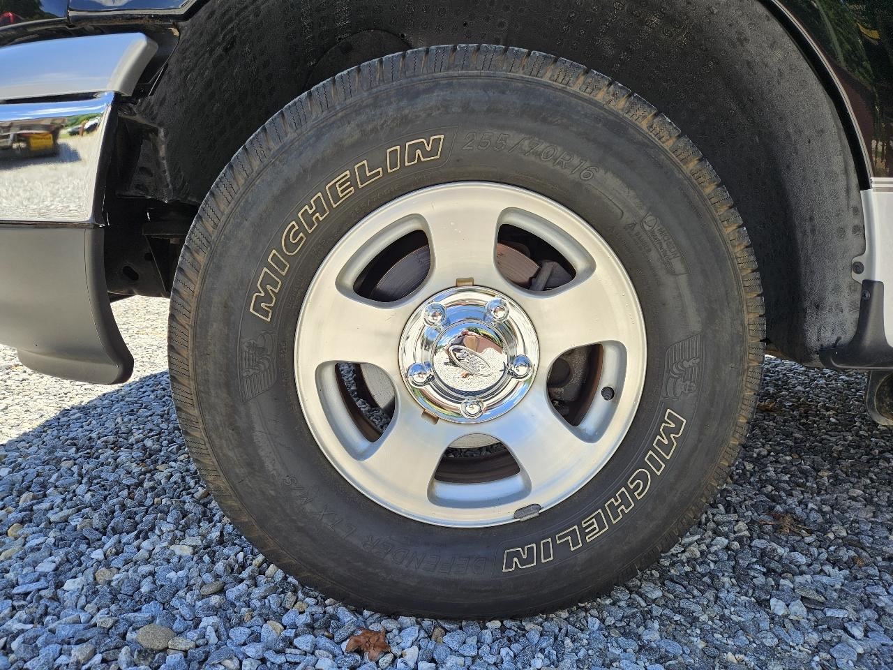 Ford F-150 XL SuperCab Short Bed 2WD 2002