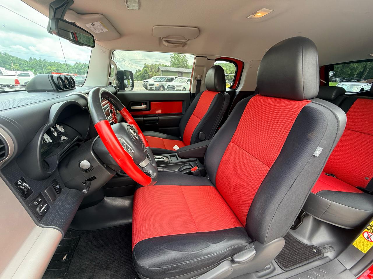 Toyota FJ Cruiser 4WD MT 2012
