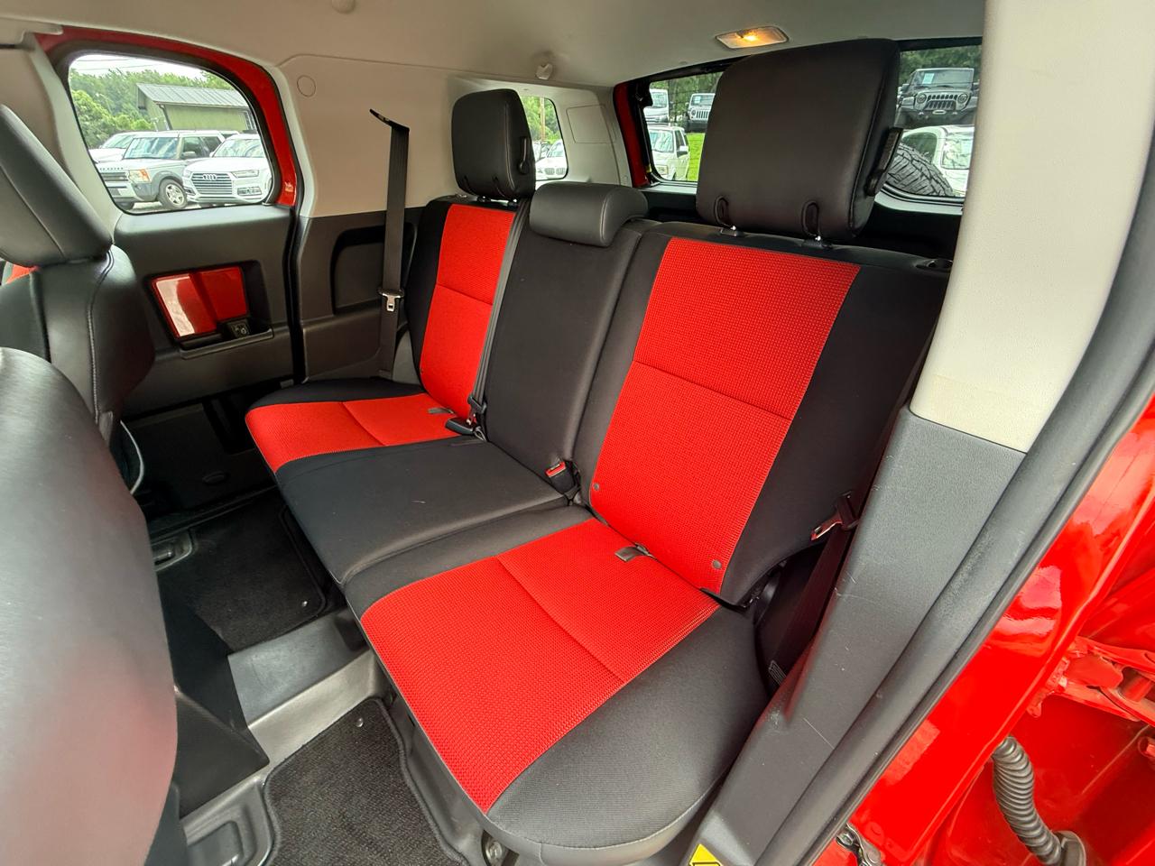 Toyota FJ Cruiser 4WD MT 2012