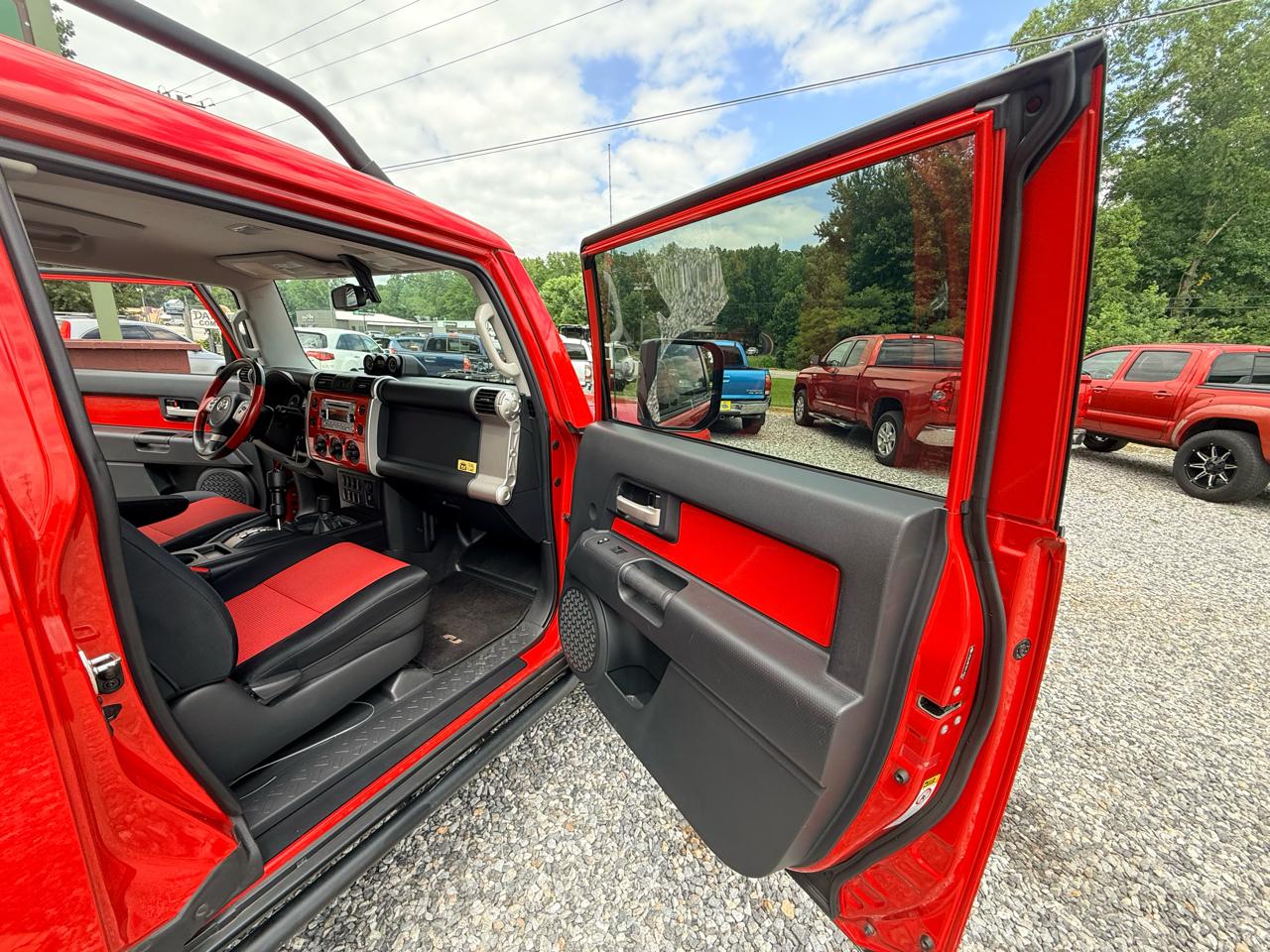 Toyota FJ Cruiser 4WD MT 2012
