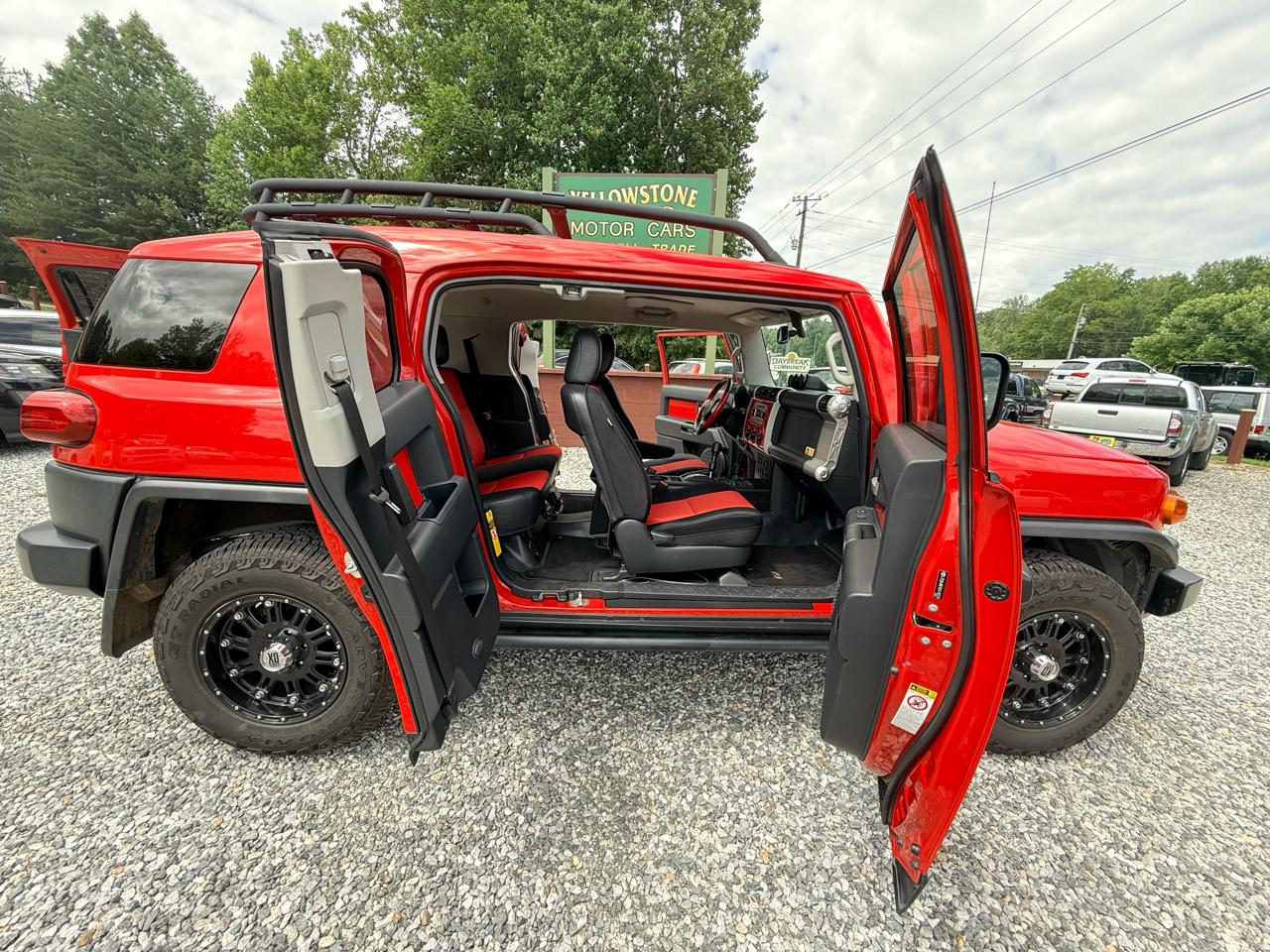 Toyota FJ Cruiser 4WD MT 2012