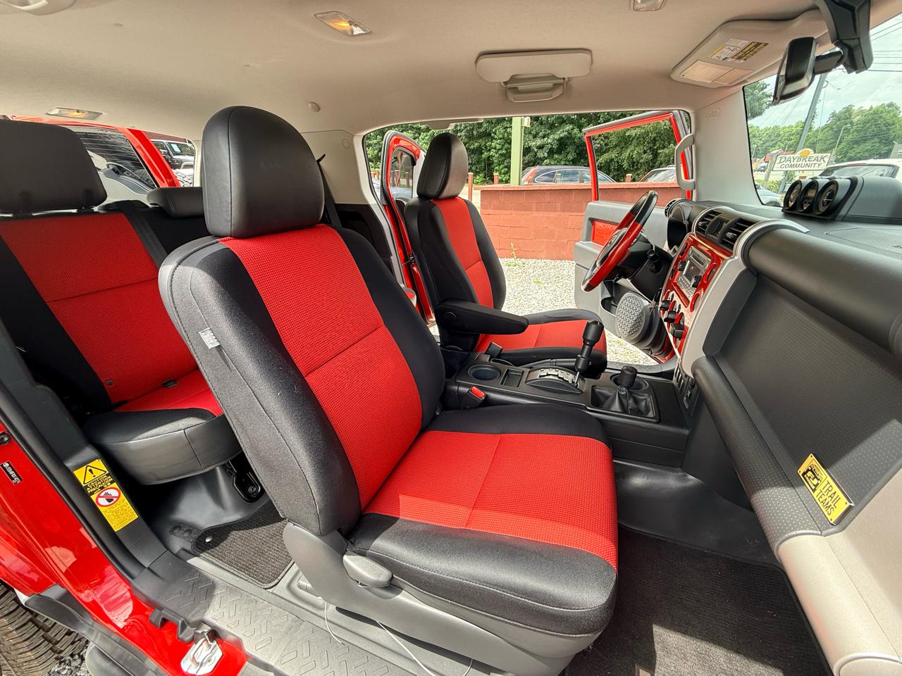 Toyota FJ Cruiser 4WD MT 2012