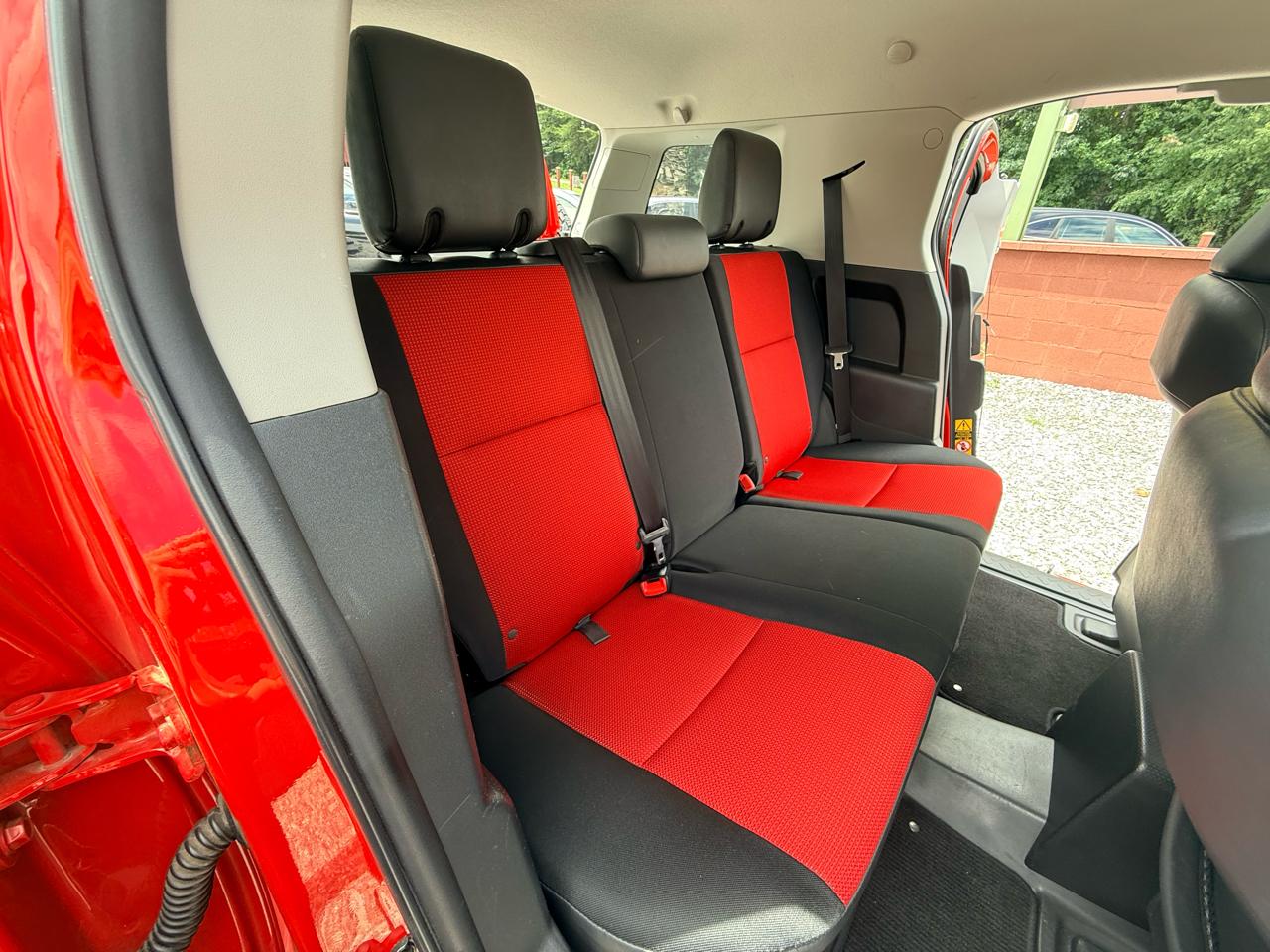 Toyota FJ Cruiser 4WD MT 2012