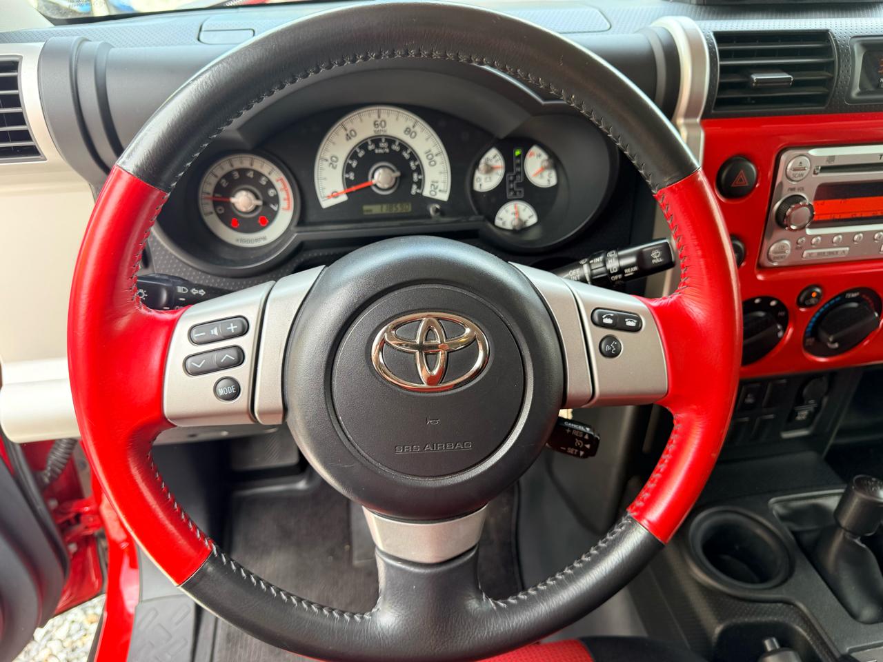 Toyota FJ Cruiser 4WD MT 2012
