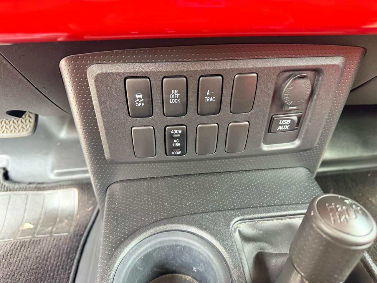 Toyota FJ Cruiser 4WD MT 2012