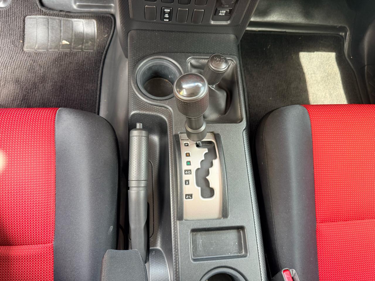 Toyota FJ Cruiser 4WD MT 2012