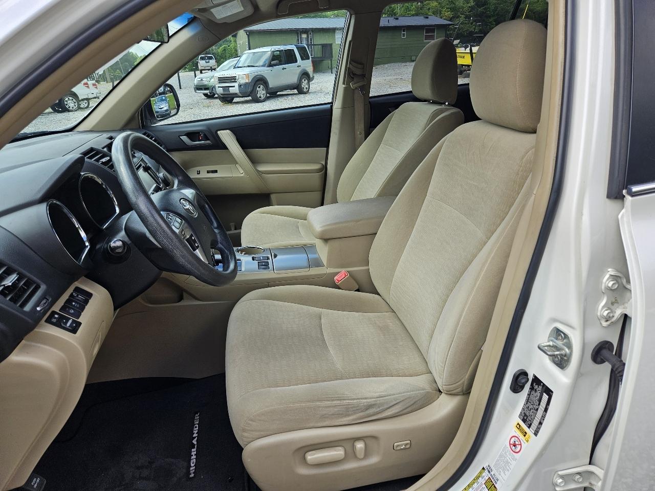 Toyota Highlander Base 2WD I4 2013
