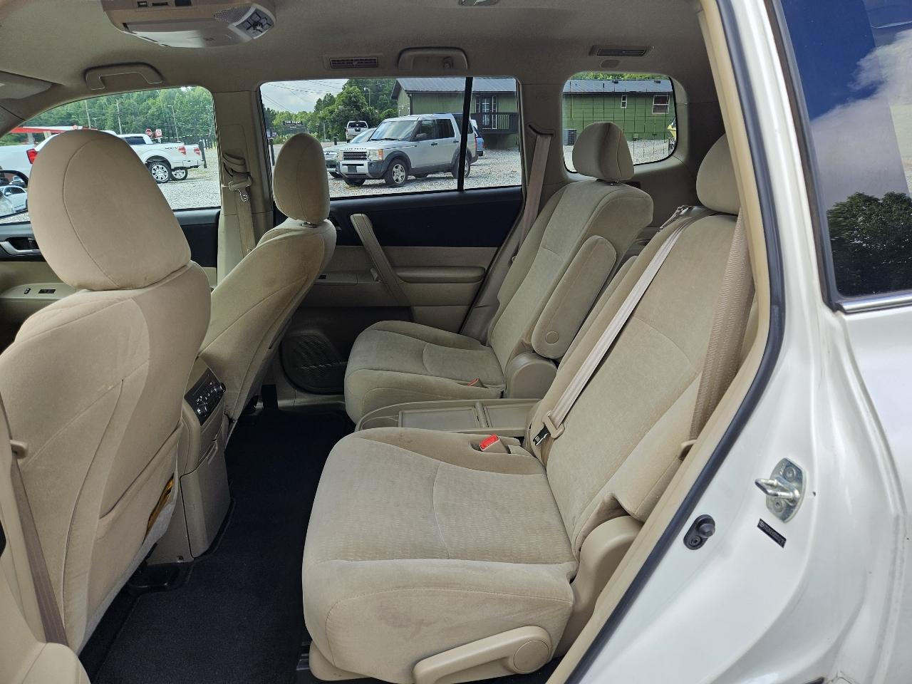 Toyota Highlander Base 2WD I4 2013
