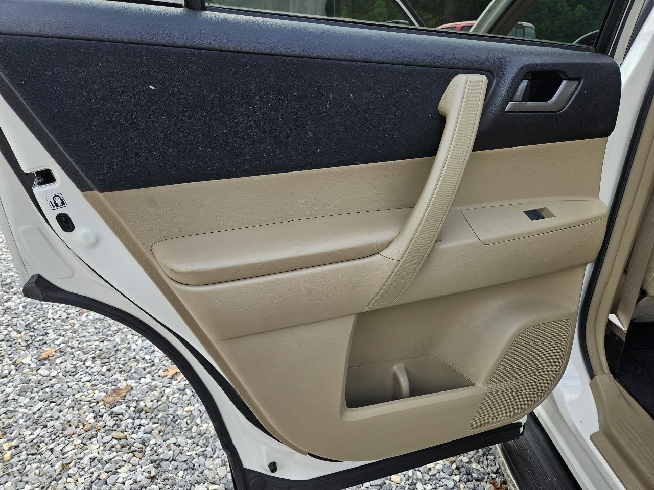 Toyota Highlander Base 2WD I4 2013