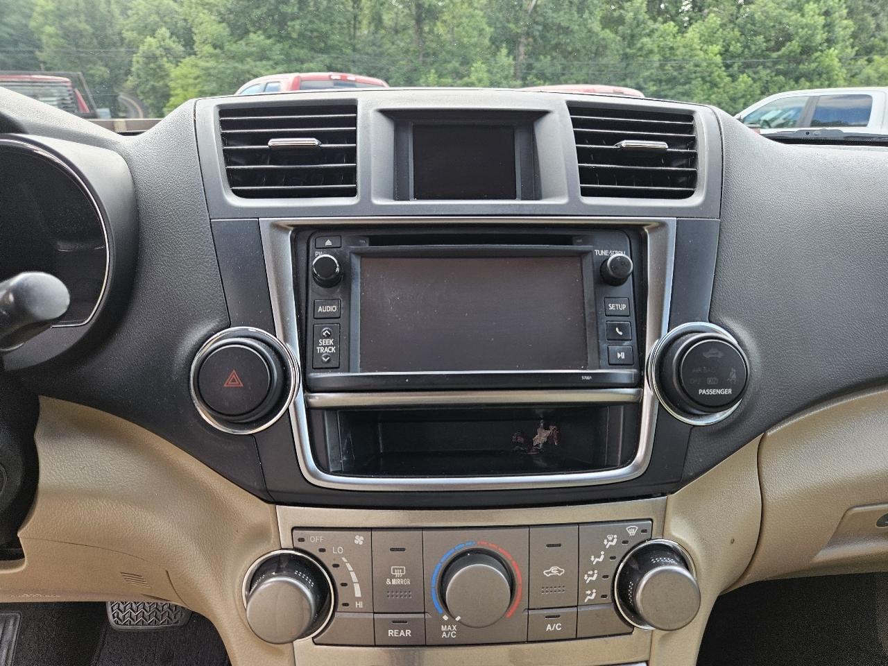 Toyota Highlander Base 2WD I4 2013