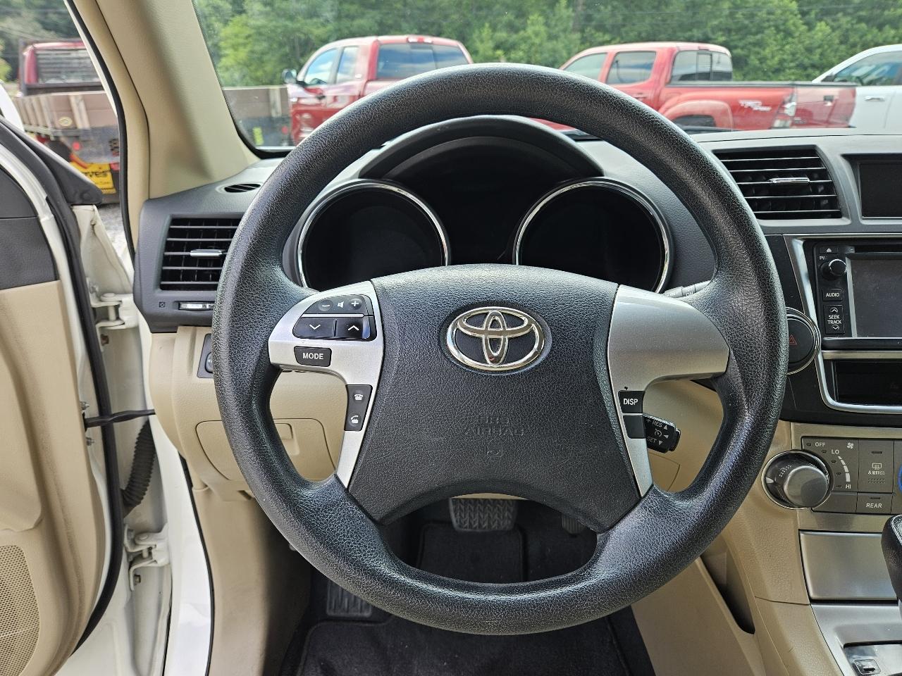 Toyota Highlander Base 2WD I4 2013